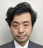 平岡斉士の顔写真