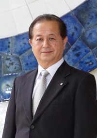 放送大学長　岩永雅也